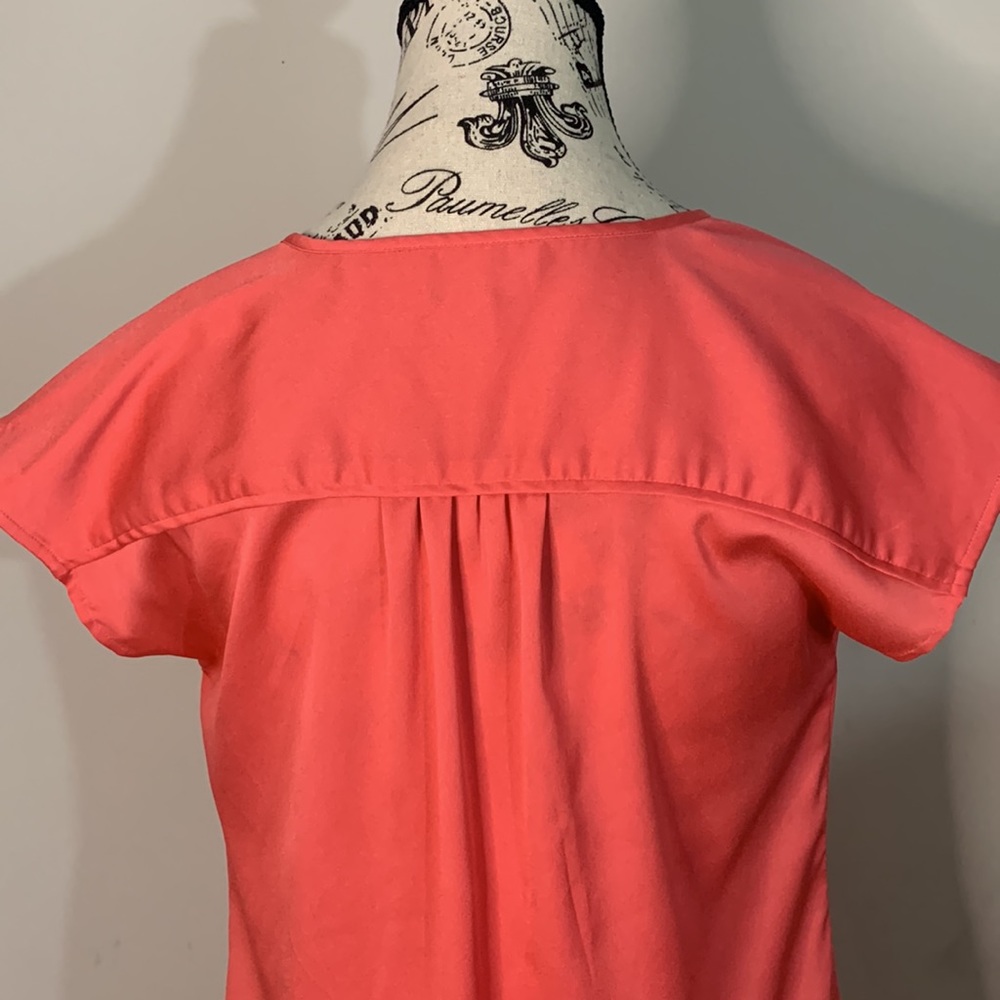 ANN TAYLOR High-low V-neck Short Sleeve Nylon Top Blouse Size: S - Picture 5 of 8